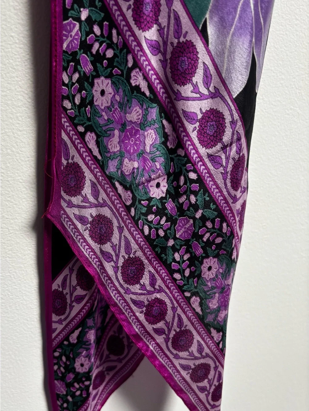 VTG Oscar de la Renta silk twill scarf. purple and magenta floral pattern